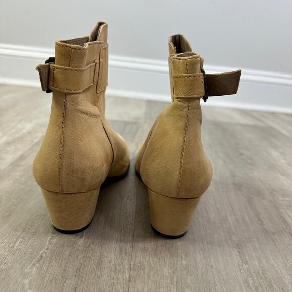 Free People Belleville Leather Ankle BootS Neutral Distressed Size 38 - Picture 4 of 10